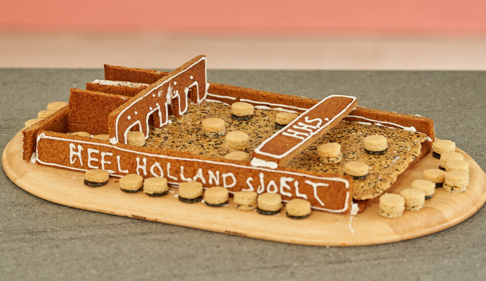 Sjoelbak van gemberkoek en nougat