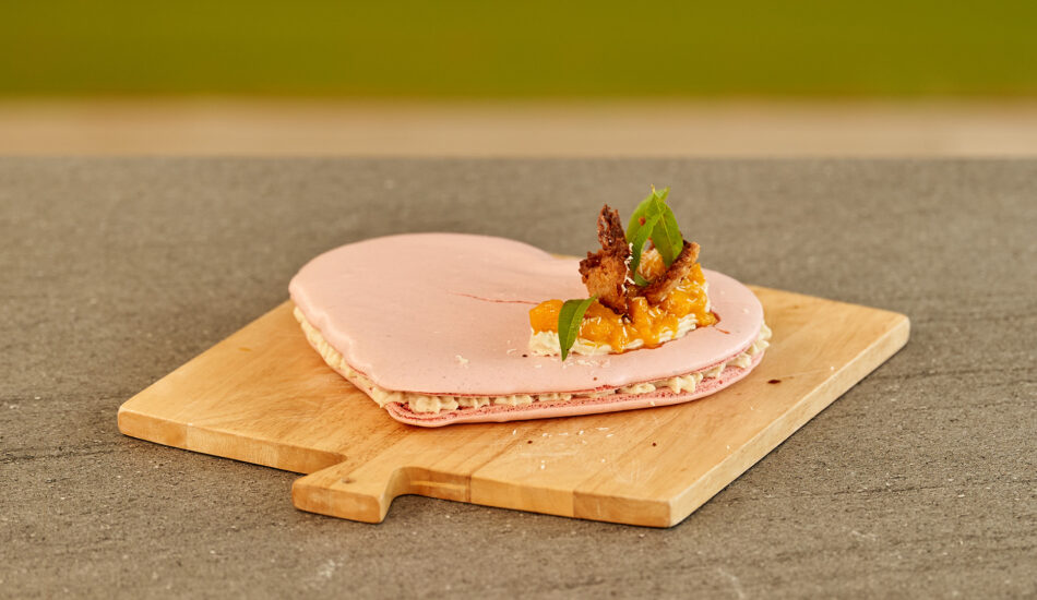 Macarontaart met mango en kokos