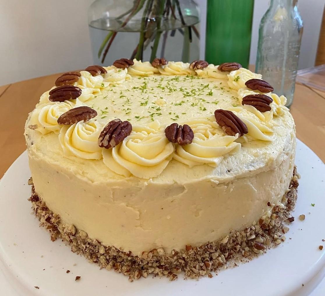 Worteltaart met roomkaas icing